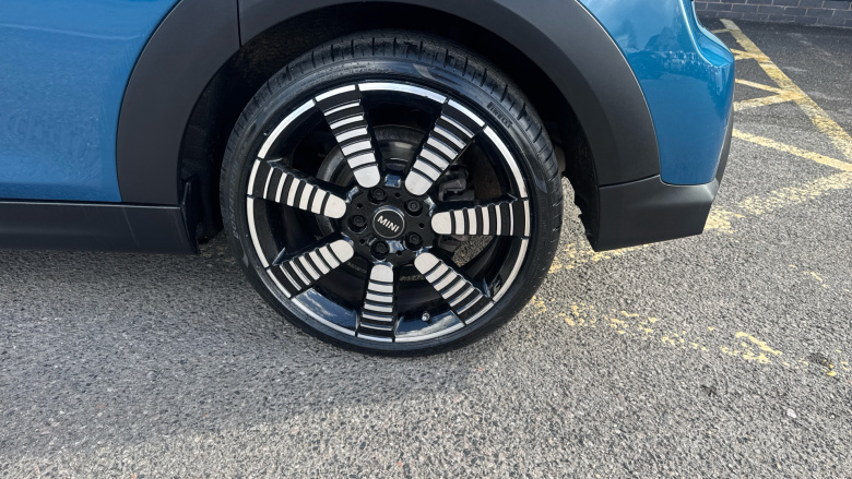 MINI Hatchback 1.5 Cooper Exclusive 5dr Auto Petrol Hatchback